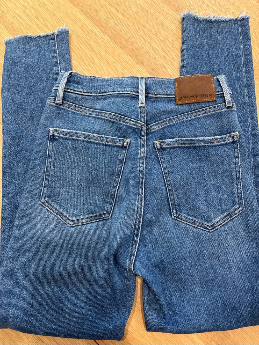 DENIM FORUM The Lola High-Rise Mid Blue Jeans - Picture 4 of 6